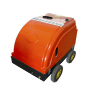 Hot water high pressure cleaning machine